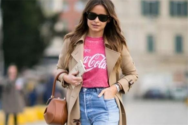 小個(gè)子女生怎么選大衣 三招穿出大長(zhǎng)腿 小個(gè)子女生怎么選大衣 三招穿出大長(zhǎng)腿