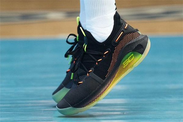 ua curry 6庫里6代戰(zhàn)靴測評 一起感受全掌緩震 ua curry 6庫里6代戰(zhàn)靴測評 一起感受全掌緩震