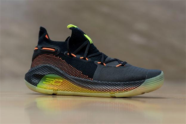 ua curry 6庫里6代戰(zhàn)靴測評 一起感受全掌緩震 ua curry 6庫里6代戰(zhàn)靴測評 一起感受全掌緩震