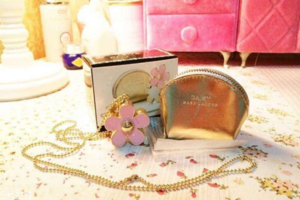 固體香水冬天可以用嗎 固體香水的使用小貼士 固體香水冬天可以用嗎 固體香水的使用小貼士