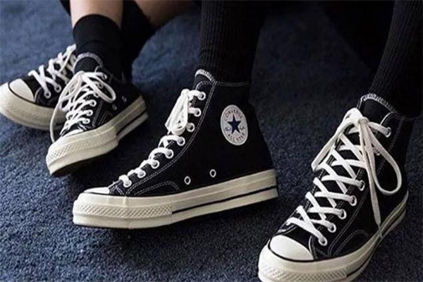 帆布鞋為什么要買匡威 每個人心中的經(jīng)典 帆布鞋為什么要買匡威 每個人心中的經(jīng)典