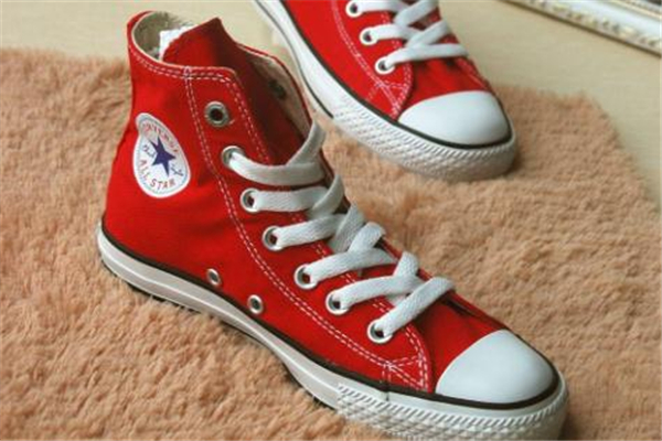 帆布鞋為什么要買匡威 每個人心中的經(jīng)典 帆布鞋為什么要買匡威 每個人心中的經(jīng)典