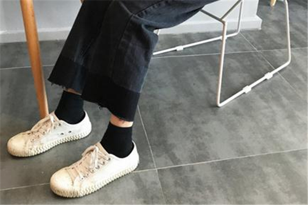 帆布鞋襪子怎么搭配 要注意顏色 帆布鞋襪子怎么搭配 要注意顏色