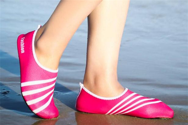 赤足鞋是什么意思 像襪子一樣的鞋子 赤足鞋是什么意思 像襪子一樣的鞋子