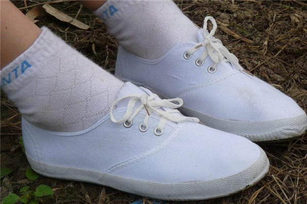 白球鞋發(fā)黃怎么辦 清洗方法很簡單 白球鞋發(fā)黃怎么辦 清洗方法很簡單