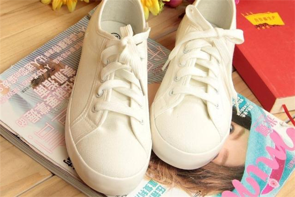 白球鞋發(fā)黃怎么辦 清洗方法很簡單 白球鞋發(fā)黃怎么辦 清洗方法很簡單