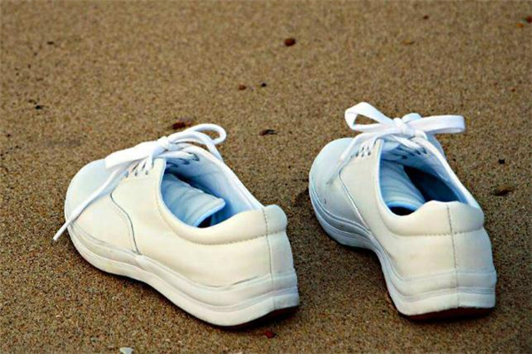 白球鞋可以用84泡嗎 對球鞋有傷害 白球鞋可以用84泡嗎 對球鞋有傷害