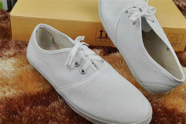 白球鞋可以用84泡嗎 對球鞋有傷害 白球鞋可以用84泡嗎 對球鞋有傷害