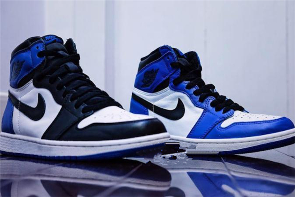 aj1小閃電和大閃電區(qū)別 細節(jié)很不一樣 aj1小閃電和大閃電區(qū)別 細節(jié)很不一樣