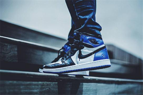 aj1小閃電和大閃電區(qū)別 細節(jié)很不一樣 aj1小閃電和大閃電區(qū)別 細節(jié)很不一樣
