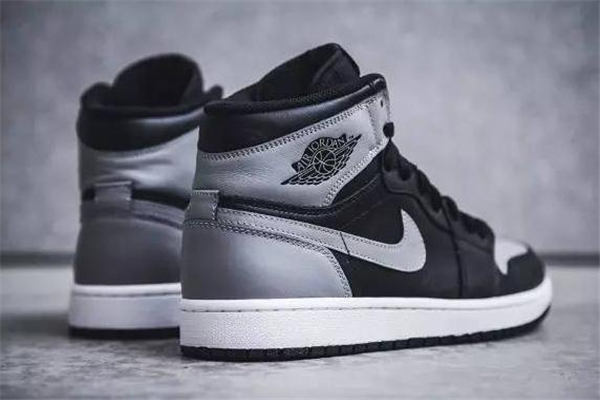 aj1影子灰和小閃電哪個(gè)好 前者更搶手 aj1影子灰和小閃電哪個(gè)好 前者更搶手