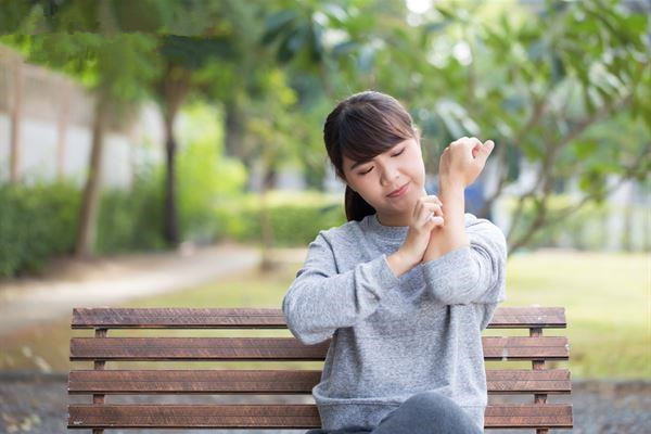哪些人容易得冬季皮膚癢 哪些人容易得冬季皮膚癢