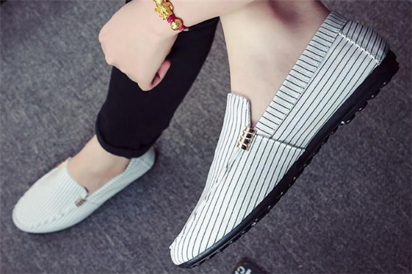 豆豆鞋適合多大年齡 款式適合更重要 豆豆鞋適合多大年齡 款式適合更重要