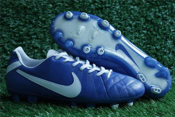 足球鞋可以當(dāng)訓(xùn)練鞋嗎 要看具體款式 足球鞋可以當(dāng)訓(xùn)練鞋嗎 要看具體款式