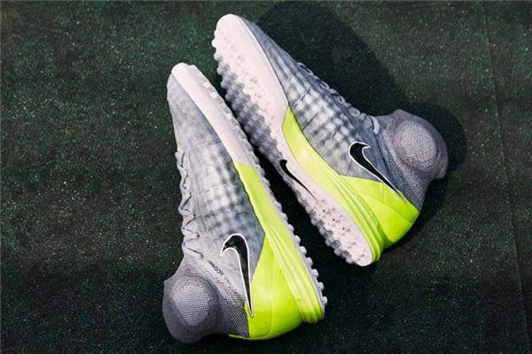 足球鞋大了半碼怎么辦 這樣來補救 足球鞋大了半碼怎么辦 這樣來補救