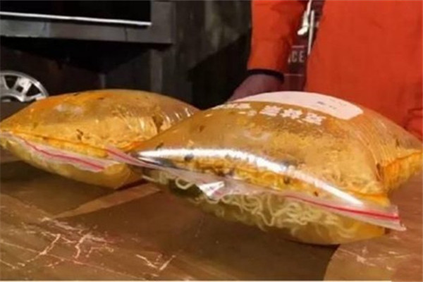 吃泡面不能喝碳酸飲料嗎 可樂雪碧都不行 吃泡面不能喝碳酸飲料嗎 可樂雪碧都不行