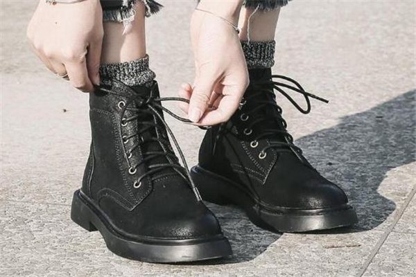 今年冬天流行什么短靴 輕松擁有迷人長腿 今年冬天流行什么短靴 輕松擁有迷人長腿