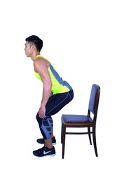 坐椅子深蹲瘦身法 強(qiáng)心肺打造瘦子體質(zhì) 坐椅子深蹲瘦身法 強(qiáng)心肺打造瘦子體質(zhì)