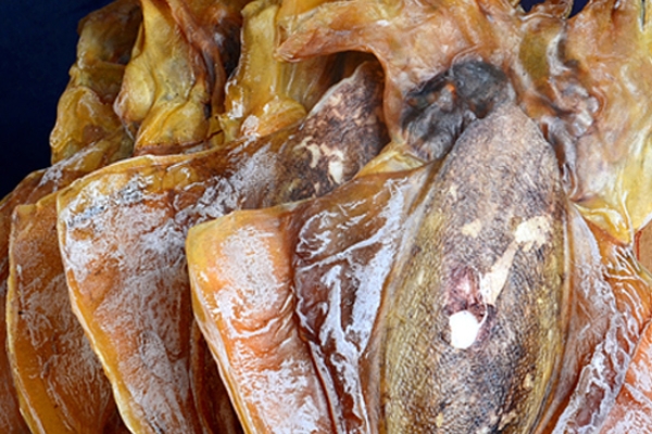 墨魚干為什么要去黑膜 為了更好的口感 墨魚干為什么要去黑膜 為了更好的口感