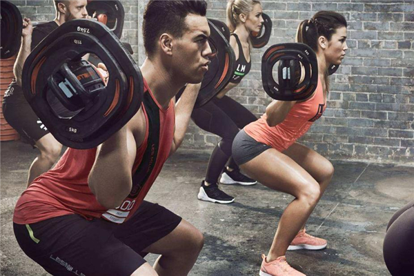 杠鈴操是有氧還是無氧 有氧無氧相結(jié)合 杠鈴操是有氧還是無氧 有氧無氧相結(jié)合