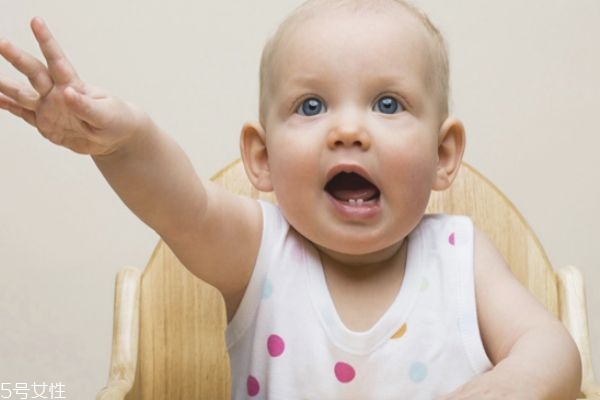 寶寶摔到頭后怎么確定沒事 寶寶摔到頭怎么辦 寶寶摔到頭后怎么確定沒事 寶寶摔到頭怎么辦