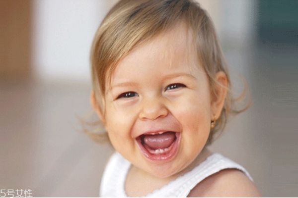 寶寶摔到頭后怎么確定沒事 寶寶摔到頭怎么辦 寶寶摔到頭后怎么確定沒事 寶寶摔到頭怎么辦