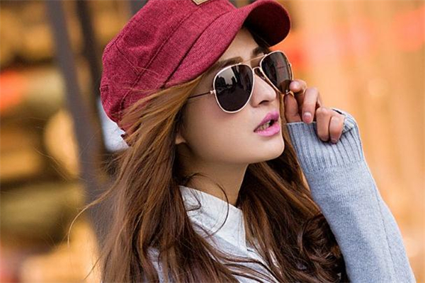 平頂帽怎么戴 這些戴法都不錯 平頂帽怎么戴 這些戴法都不錯