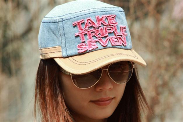 平頂帽和棒球帽的區(qū)別 頂部設計不同 平頂帽和棒球帽的區(qū)別 頂部設計不同