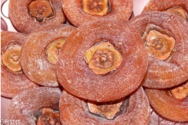 柿餅上有黑點正常嗎 柿餅上的黑點是什么 柿餅上有黑點正常嗎 柿餅上的黑點是什么