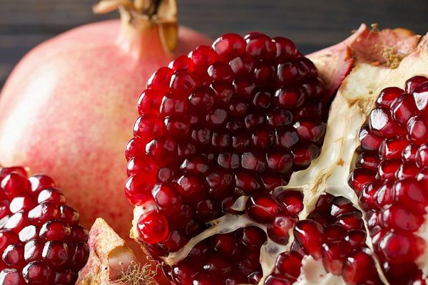 石榴紅口紅適合啥膚色 黃皮擦了顯白不突兀 石榴紅口紅適合啥膚色 黃皮擦了顯白不突兀