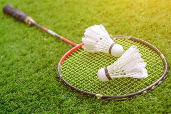 羽毛球減肥快還是跑步 建議兩者結(jié)合 羽毛球減肥快還是跑步 建議兩者結(jié)合