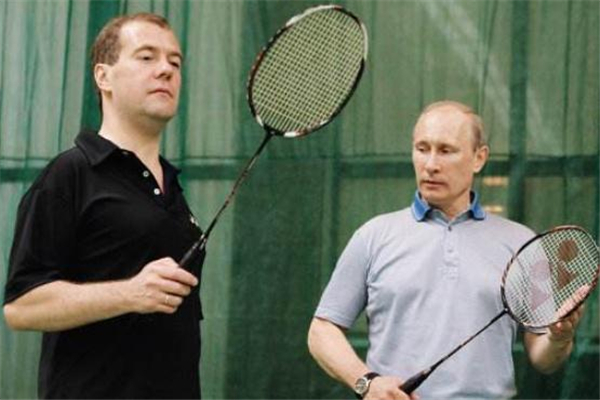 羽毛球減肥快還是跑步 建議兩者結(jié)合 羽毛球減肥快還是跑步 建議兩者結(jié)合