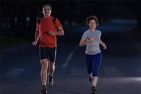 晚上運(yùn)動(dòng)會(huì)導(dǎo)致失眠嗎 運(yùn)動(dòng)量不要太大 晚上運(yùn)動(dòng)會(huì)導(dǎo)致失眠嗎 運(yùn)動(dòng)量不要太大