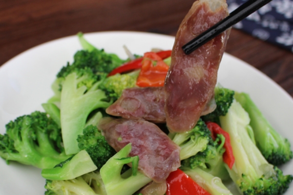 香腸有白點是鹽還是霉 看是什么樣子的 香腸有白點是鹽還是霉 看是什么樣子的