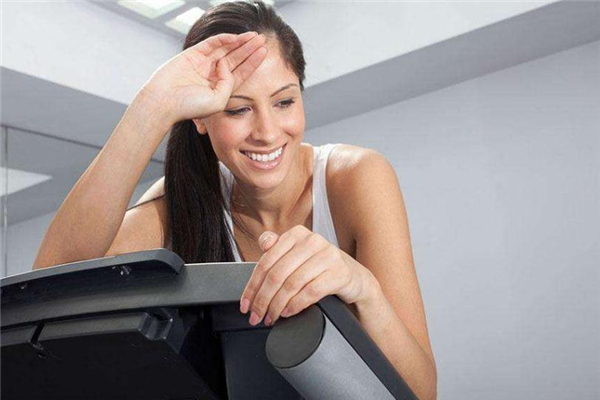跑步機(jī)上慢走能減肥嗎 沒什么效果 跑步機(jī)上慢走能減肥嗎 沒什么效果