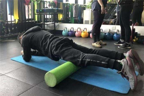 跑步機跑完步怎么拉伸 放松腿部肌肉 跑步機跑完步怎么拉伸 放松腿部肌肉