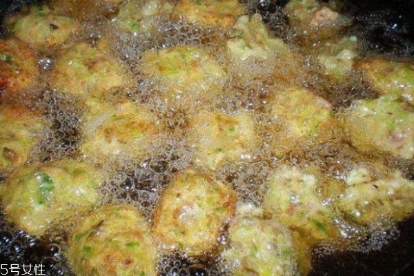 炸蘿卜丸子怎么做 炸蘿卜丸子的做法 炸蘿卜丸子怎么做 炸蘿卜丸子的做法