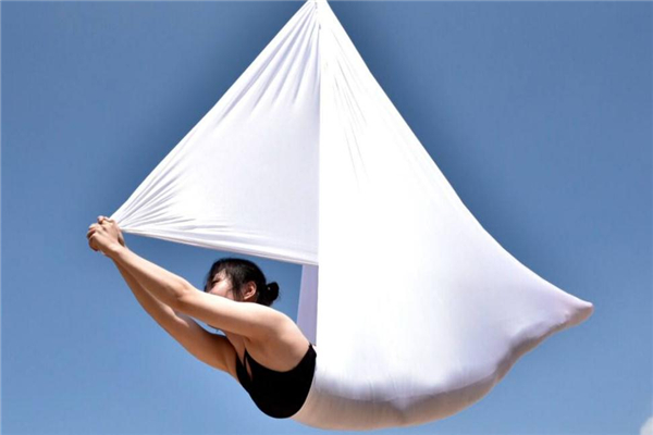 空中瑜伽可以穿襪子嗎 會(huì)有影響 空中瑜伽可以穿襪子嗎 會(huì)有影響