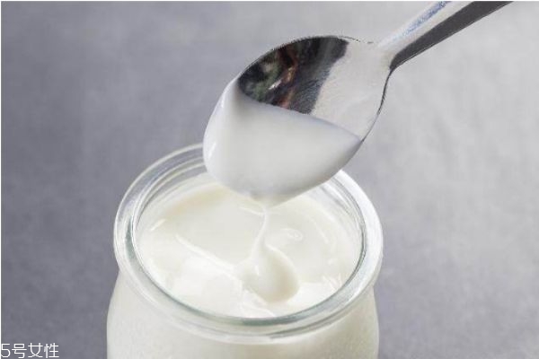 酸奶喝多了會怎樣 喝酸奶的最佳時(shí)間 酸奶喝多了會怎樣 喝酸奶的最佳時(shí)間