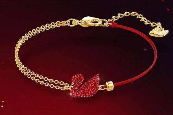 施華洛世奇紅天鵝手鏈多少錢(qián) 新年必備款