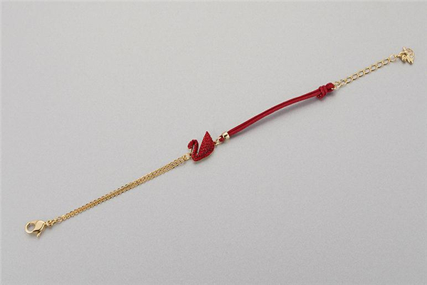 施華洛世奇紅天鵝手鏈多少錢(qián) 新年必備款