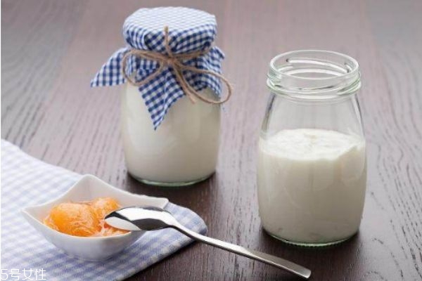 酸奶喝多了會怎樣 喝酸奶的最佳時(shí)間 酸奶喝多了會怎樣 喝酸奶的最佳時(shí)間