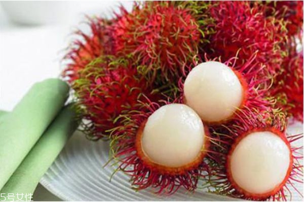 紅毛丹怎么剝皮 紅毛丹果核的保護膜不能吃 紅毛丹怎么剝皮 紅毛丹果核的保護膜不能吃