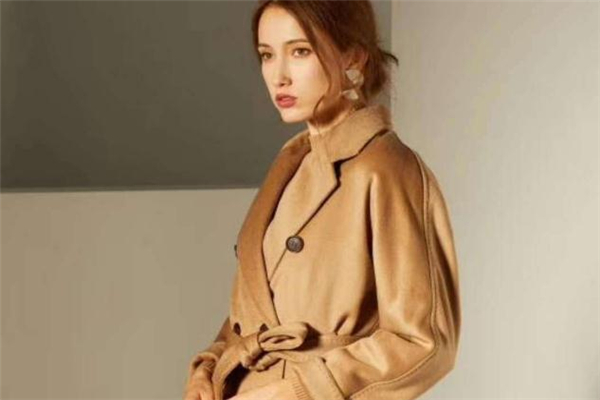 雙面羊絨大衣如何存放 要保持干燥 雙面羊絨大衣如何存放 要保持干燥