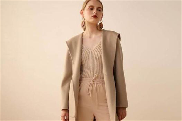 雙面羊絨大衣如何存放 要保持干燥 雙面羊絨大衣如何存放 要保持干燥