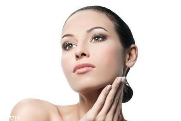 護(hù)膚品涂抹方法 這樣讓你的護(hù)膚品吸收加倍 護(hù)膚品涂抹方法 這樣讓你的護(hù)膚品吸收加倍