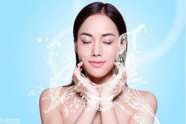 皮膚補(bǔ)水最好的方法 皮膚補(bǔ)水的幾個(gè)小妙招 皮膚補(bǔ)水最好的方法 皮膚補(bǔ)水的幾個(gè)小妙招