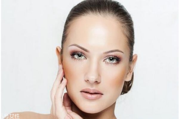 護(hù)膚品涂抹方法 這樣讓你的護(hù)膚品吸收加倍 護(hù)膚品涂抹方法 這樣讓你的護(hù)膚品吸收加倍