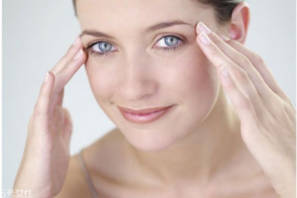 護(hù)膚品涂抹方法 這樣讓你的護(hù)膚品吸收加倍 護(hù)膚品涂抹方法 這樣讓你的護(hù)膚品吸收加倍