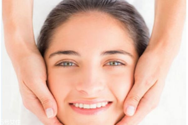 護(hù)膚品涂抹方法 這樣讓你的護(hù)膚品吸收加倍 護(hù)膚品涂抹方法 這樣讓你的護(hù)膚品吸收加倍